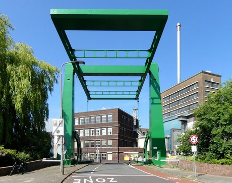 P1280768  Rondje Delft nr6   Lepelbrug geheel in beeld 12 juni 2025  