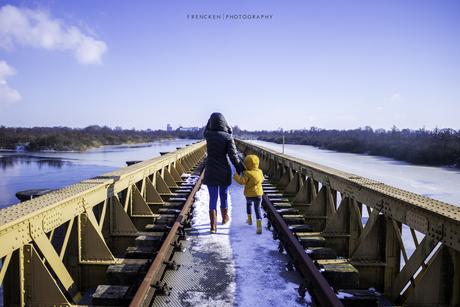 Moerputtenbrug met dochter en vrouw