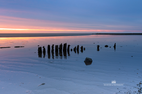 Paaltjes op het Friese Wad