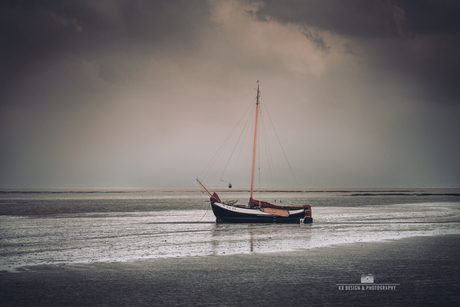 Drooggevallen boot bij Ameland