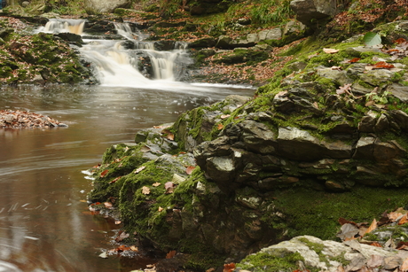 Waterval gefotografeerd met lange sluitertijd