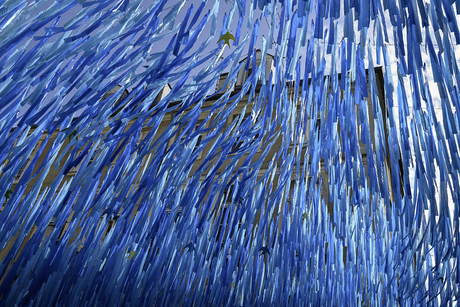 Beweging op de hoek van de winkelstraat