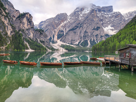 De bootjes bij Lago di Braies