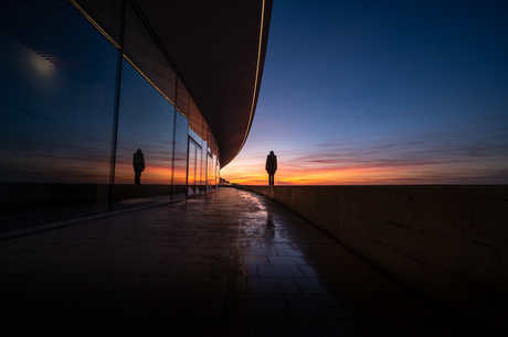 Reflectie bij zonsondergang