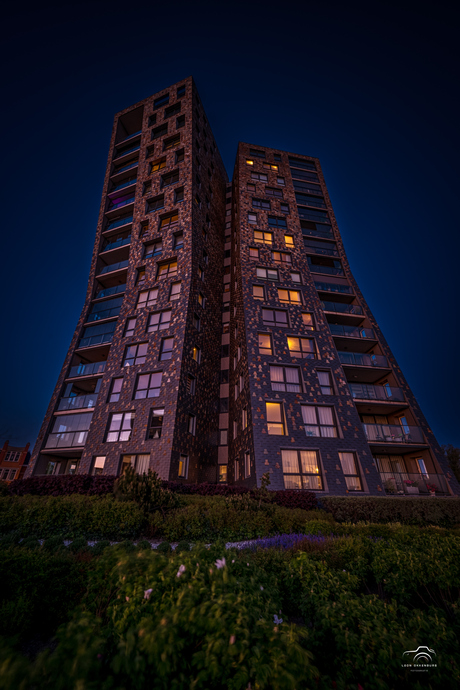Hoogbouw met een knik