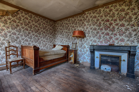 Slaapkamer in verlaten chateau