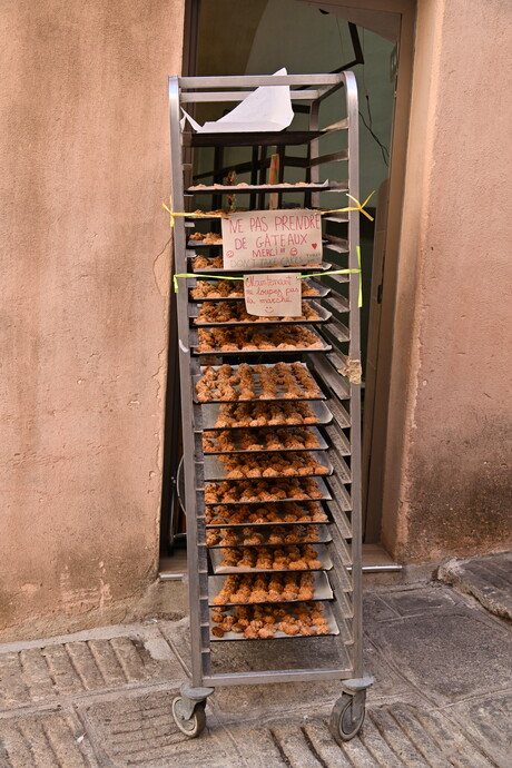 NE PAS PRENDRE DE GATEAUX MERCI
