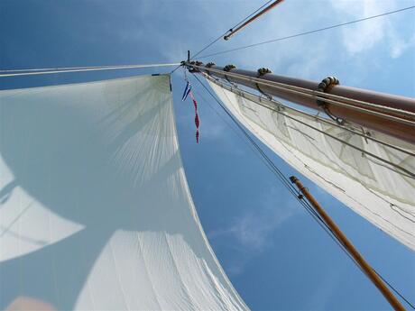 Met de wind in de zeilen.