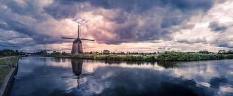 Molenkade in spiegelbeeld