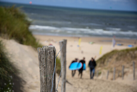 Surfers in aanloop