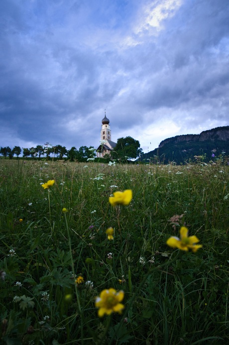 Blauwe uur bij St. Valentins kerk