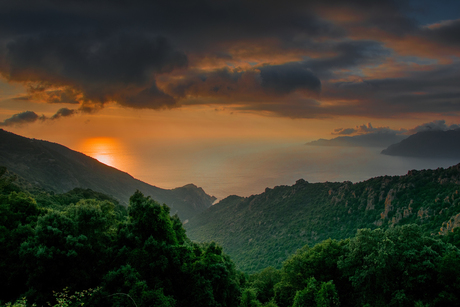 Zonsondergang op Corsica