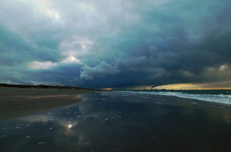 Bijzondere weerspiegeling aan de Noordzee