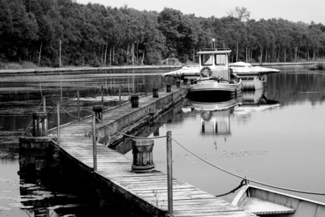 Boot in het kanaal