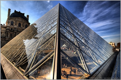 Louvre Pyramide HDR