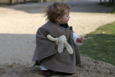 Meisje met knuffel