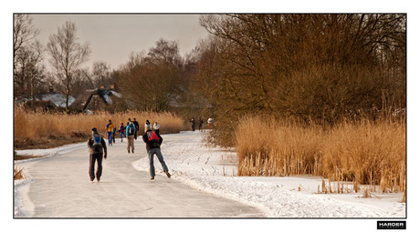 Schaatsers in de wieden