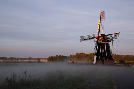 Molen De Helper zonsopkomst