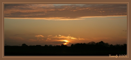 Mooie wolkenpartij in avondzon