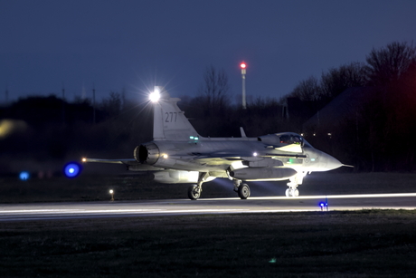 20250408 Zweedse Gripen op vliegbasis Leeuwarden