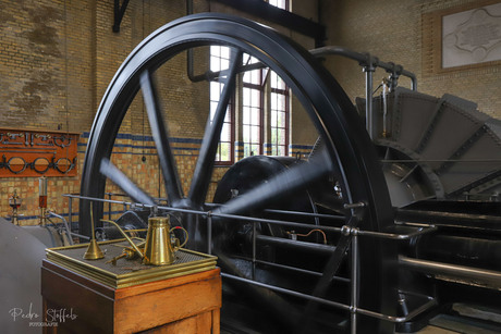 Woudagemaal, stoommachine in actie