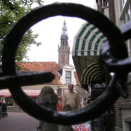 Toren door oog hek