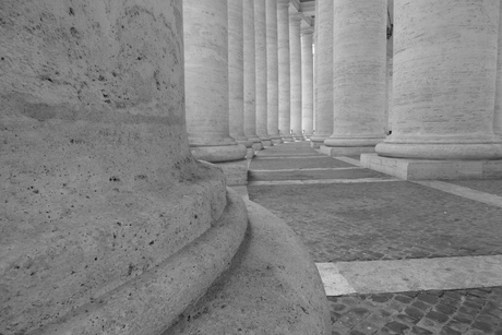 Oneindige kolommen van het Sint Pieter plein Vaticaan
