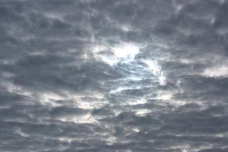 mooie wolken met grijs filter