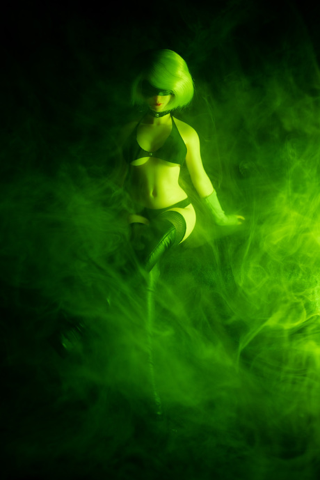 2B 1/6de schaal actiefiguur met Pavotube en rookeffecten