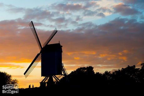 Brugge bij zonsondergang