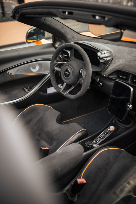 McLaren Artura Spider