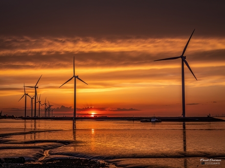 Zonsondergang bij de Pier van Oterdum.