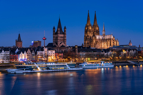 Blue hour bucket list: "Keulen aan de Rijn"