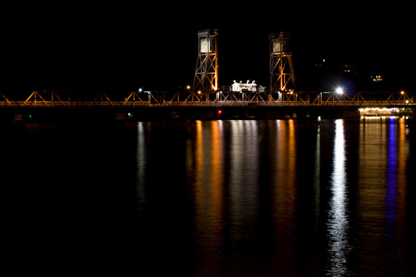 brug bij nacht