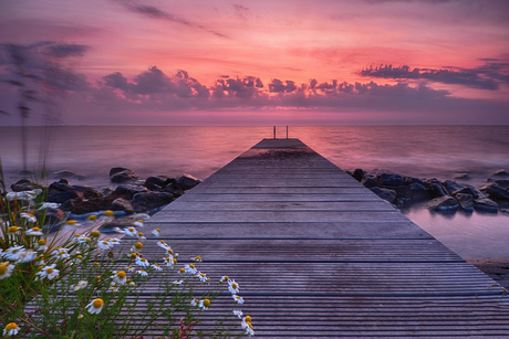 Steiger bij zonsopkomst.