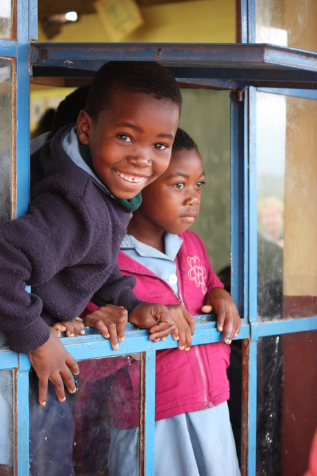 Nieuwsgierig lachebekkie op school, Zuid Afrika