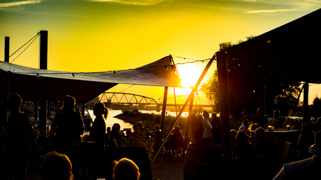 zomer avond aan de Kaaij