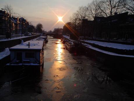 Gracht in de winter
