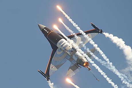 F-16 met flares