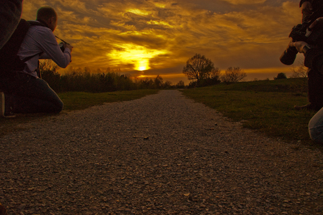 Hobbyfotografen fotograferen massaal zonsondergang