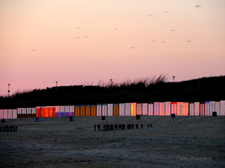 Strandhuisjes in avondrood