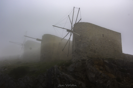 Pas von Ambelos in de mist.