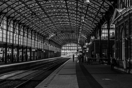 Den Haag station (H)olland (S)poor