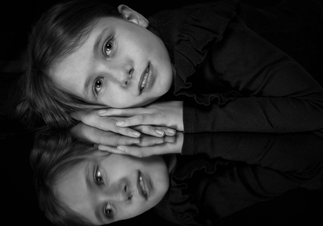 Tussen licht en reflectie