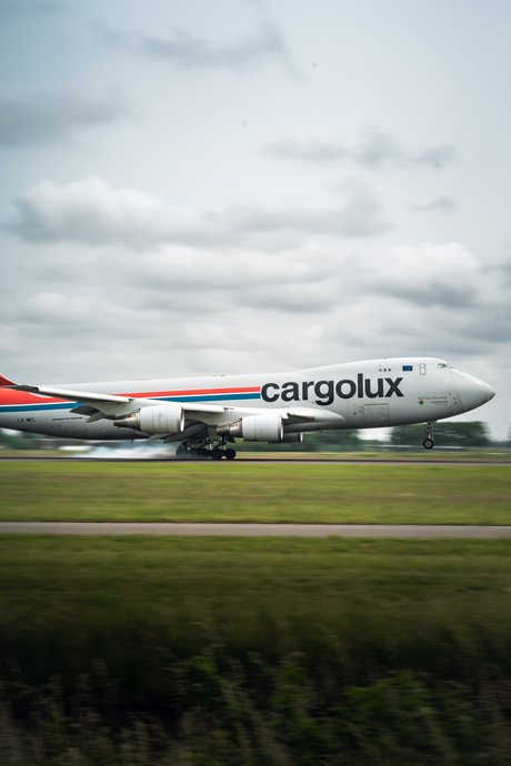 Airplane landing