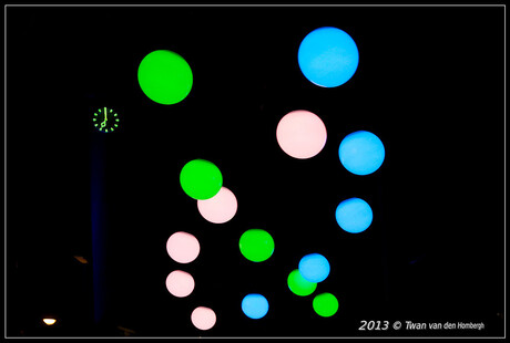 Glow 2013,Lichtgevende bollen.jpg