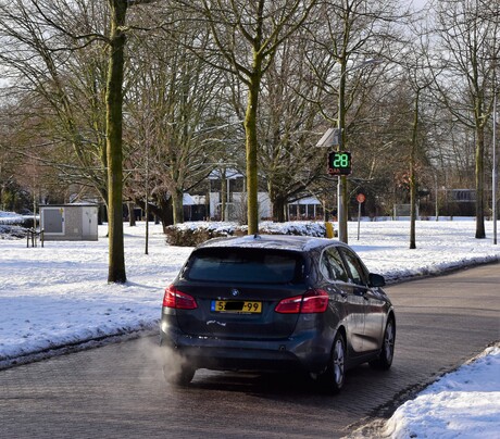 U rijdt 28 km/h DANK U