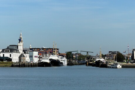 P1230255 Maassluis Buitehaven vanaf Veerpontje  KRVE 71  op 4 sept 2023  
