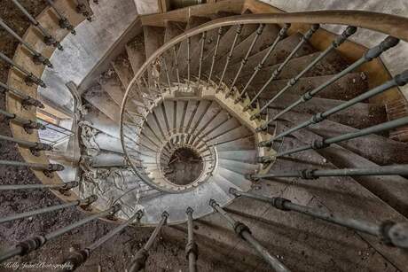 France abandonend stairporn