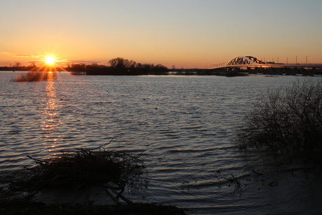 Ijssel buiten z'n oevers bij Zwolle